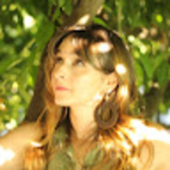 Meet your Posher, Nicole - Picture 1 of 1